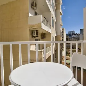 Tower Road 2-bedroom Appartement